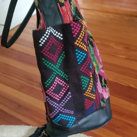 Nena and Co Moody floral TPB - Picture 10 of 16